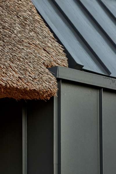 Fortid og fremtid forenes med stålprofiler, Gut Damp in 24351 Damp